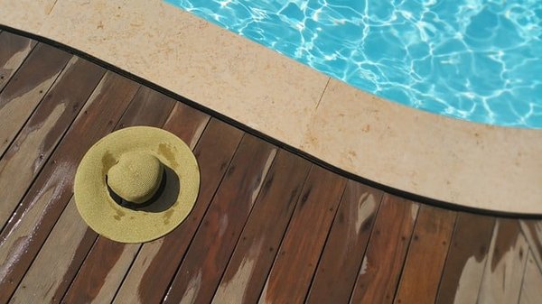 Quels sont les avantages d'installer une piscine à coque ?