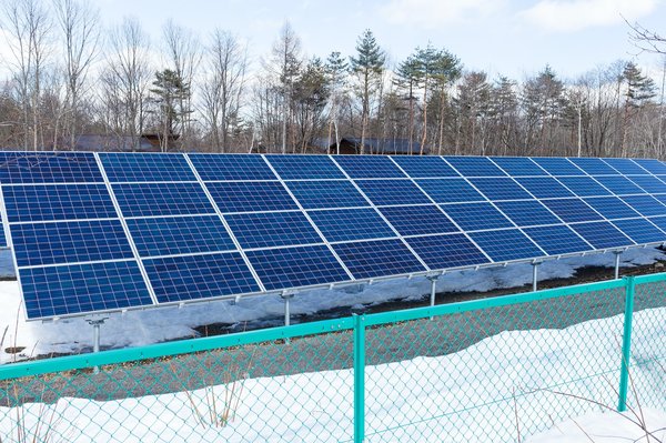 Quel kit solaire choisir pour une maison autonome ?