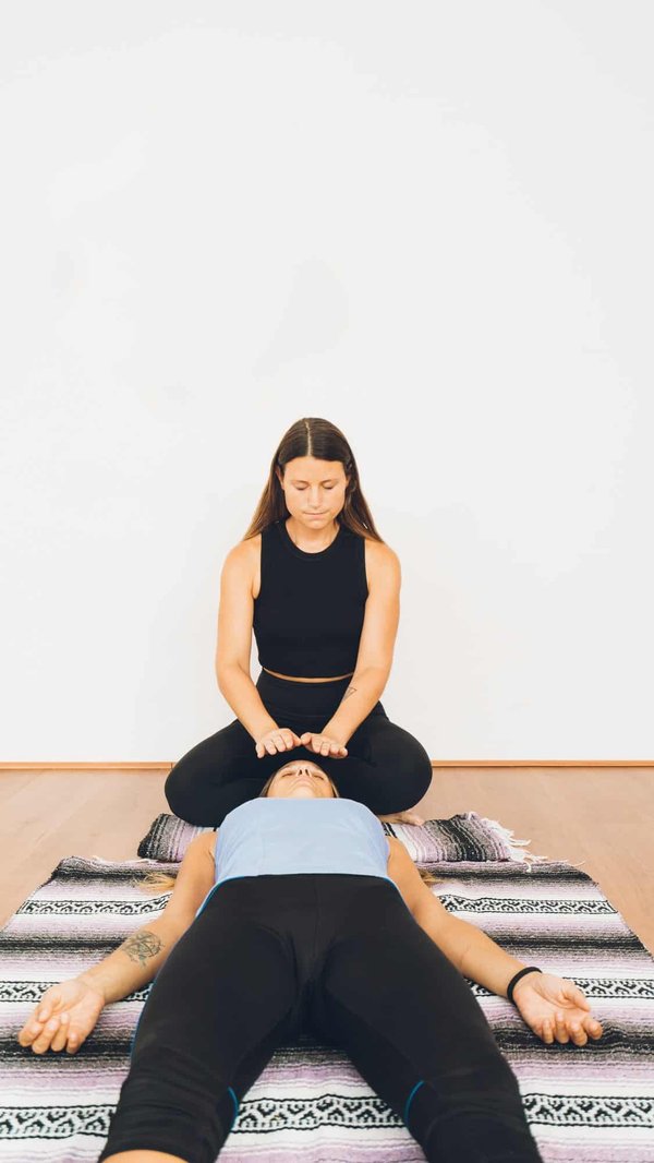 Comment un thérapeute énergétique Manuétude peut-il aider à améliorer le bien-être ?